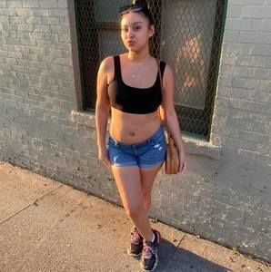 Meet your Posher, Alicia